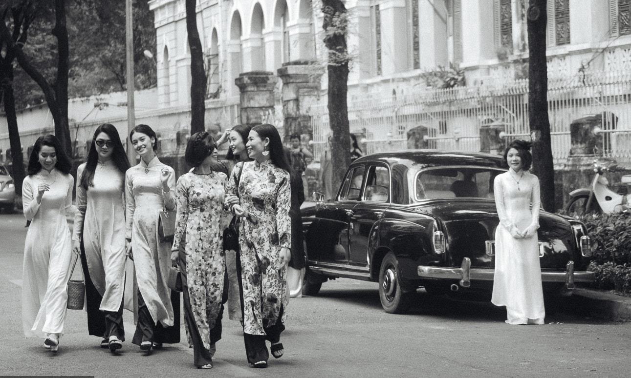 Hình ảnh Sài Gòn vắng vẻ chưa từng thấy sau gần một tháng giãn cách xã hội   Báo Dân trí