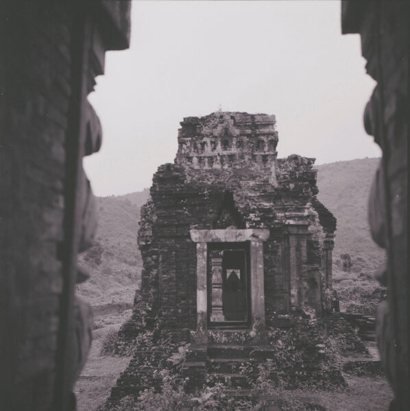 Hình ảnh thánh địa Mỹ Sơn đẹp (My Son Sanctuary) đen trắng