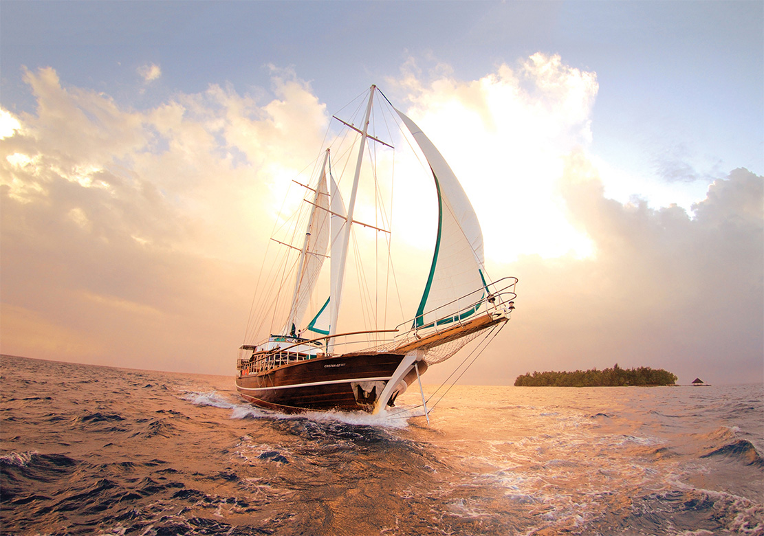 Thuyền buồm trên biển, nhất là trong những ngày nắng và gió nhẹ, là một hình ảnh tuyệt đẹp làm say lòng những người yêu biển. Hãy cùng xem những hình ảnh thuyền buồm trên biển để trải nghiệm trọn vẹn sức hút của cả vùng biển và chiếc thuyền buồm.