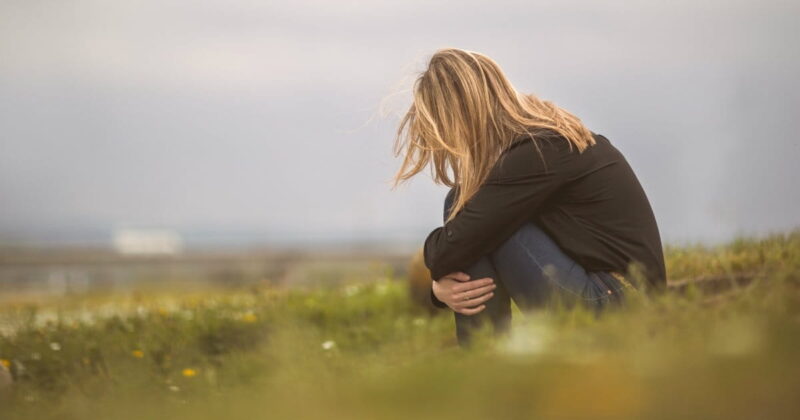 Hình ảnh tuyệt vọng chán nản cô đơn