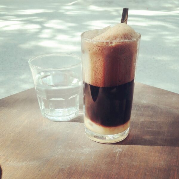 Hình cafe buồn đánh bọt