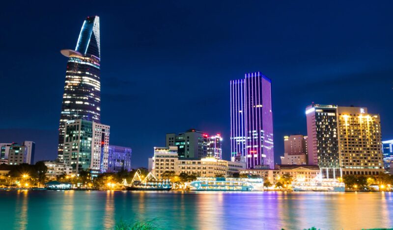 Hình nền thành phố về đêm góc nhìn ra Bitexco