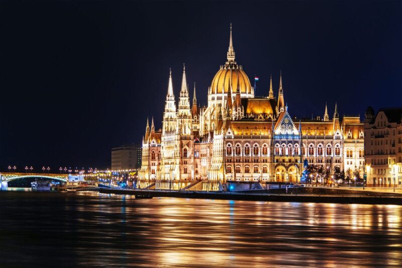 Hình nền thành phố về đêm kiến trúc châu Âu đẹp