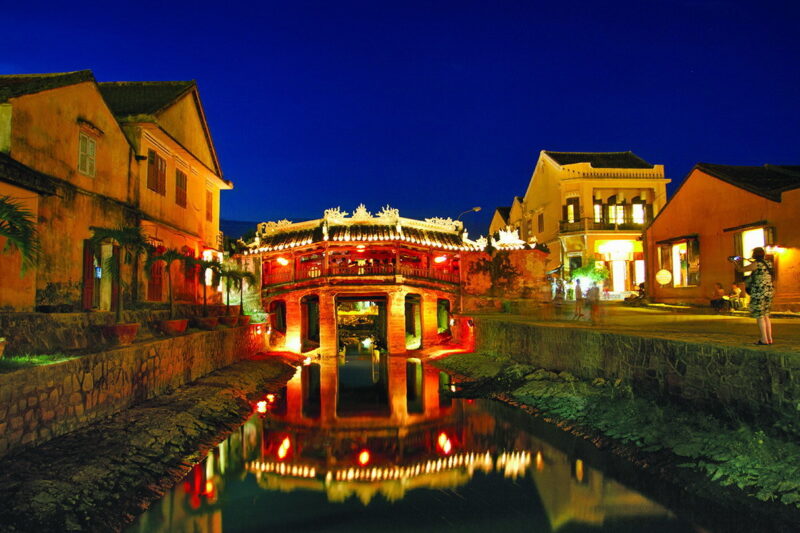 Hình phố đêm ở Hội An thanh bình
