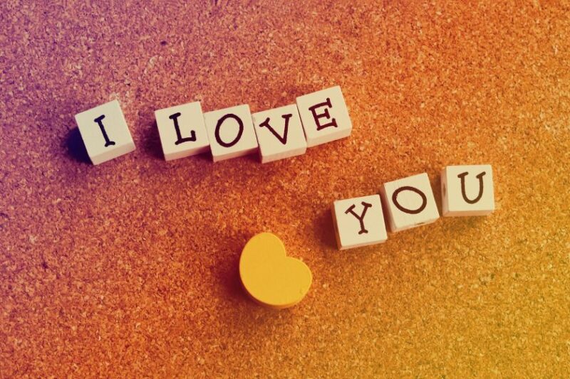 Hình tỏ tình bằng hộp gỗ