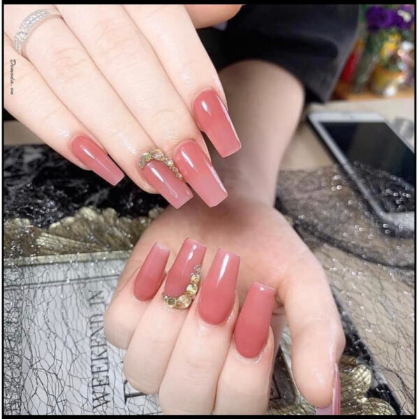 Mẫu nail thạch hồng cho móng tay dài