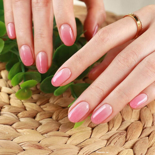 Mẫu nail màu hồng đáng yêu