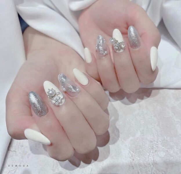 Mẫu nail trắng đẹp đính đá