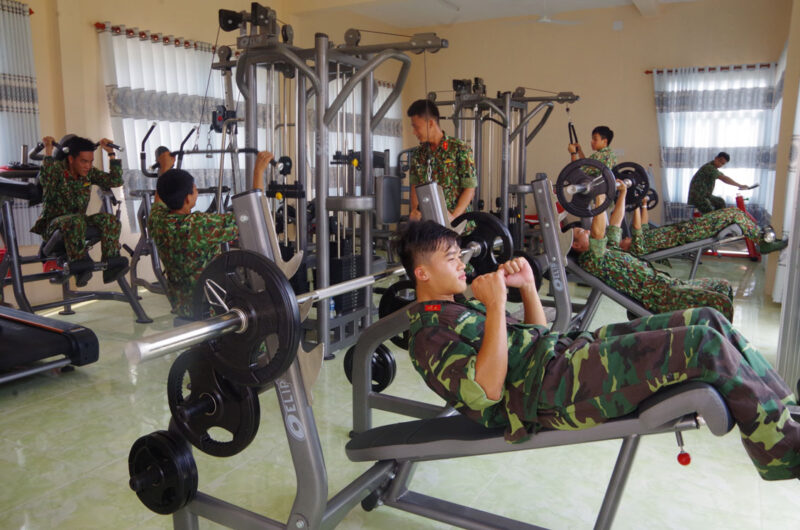 Foto von Soldaten beim körperlichen Training