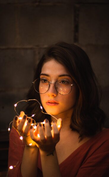 ảnh cảm xúc trước đèn lung linh