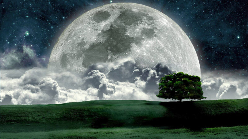 ảnh mặt trăng khổng lồ phát sáng