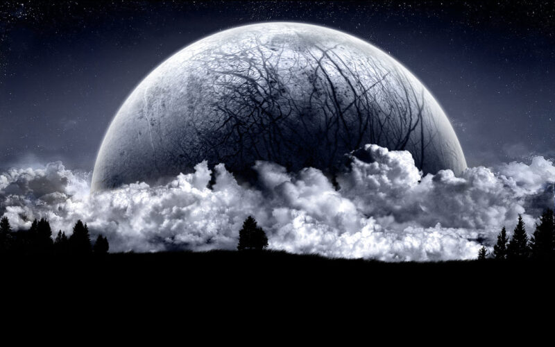 ảnh mặt trăng lớn ẩn sau mây