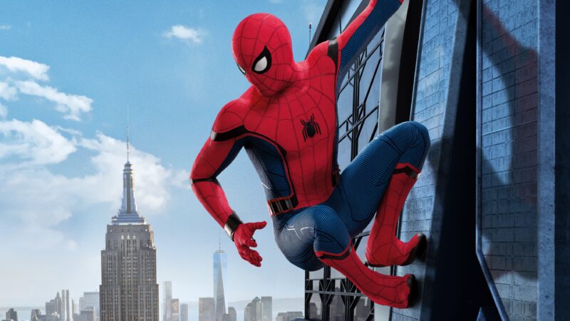 ảnh spider man bám trên kính