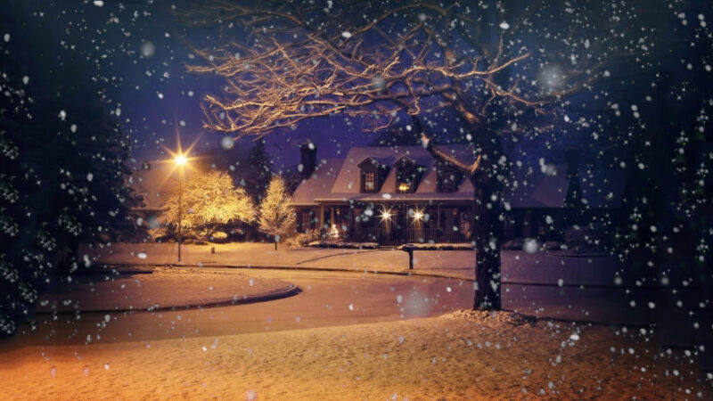 Schöne Schneefallfotos bei Nacht