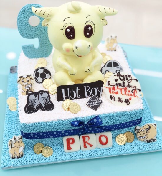 Bánh sinh nhật hình con trâu cho bé trai