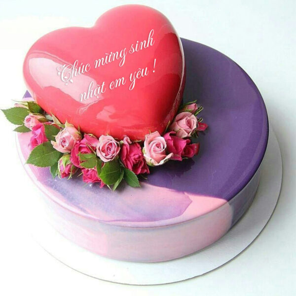Bánh sinh nhật hình trái tim màu đỏ đẹp