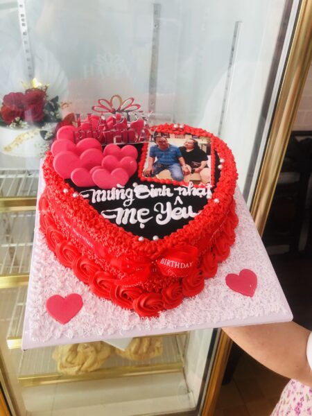 Bánh sinh nhật hình trái tim tặng mẹ
