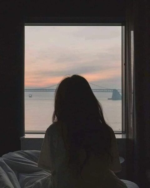 Ảnh avatar cô đơn phía sau