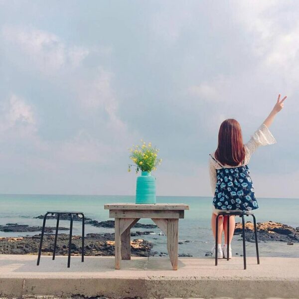 Hình avatar nữ dơ tay