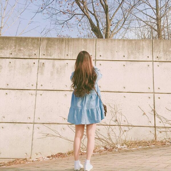 Hình avatar nữ váy xanh