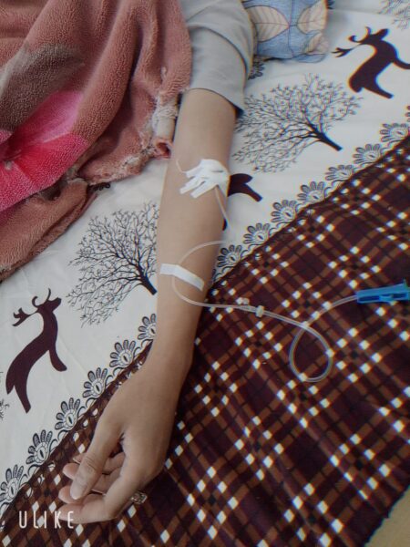 Hình truyền nước biển ở tay tại nhà