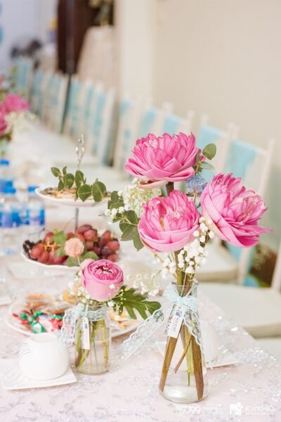 mẫu Hoa để bàn ăn hỏi