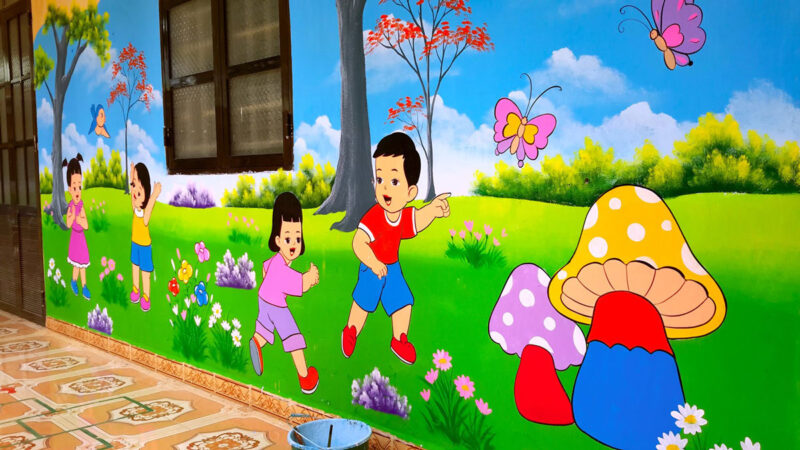 Tranh tường mầm non đẹp đi bắt bướm