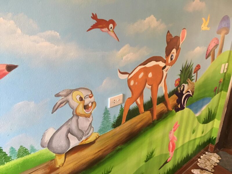 Tranh vẽ tường mầm non đẹp thỏ và nai