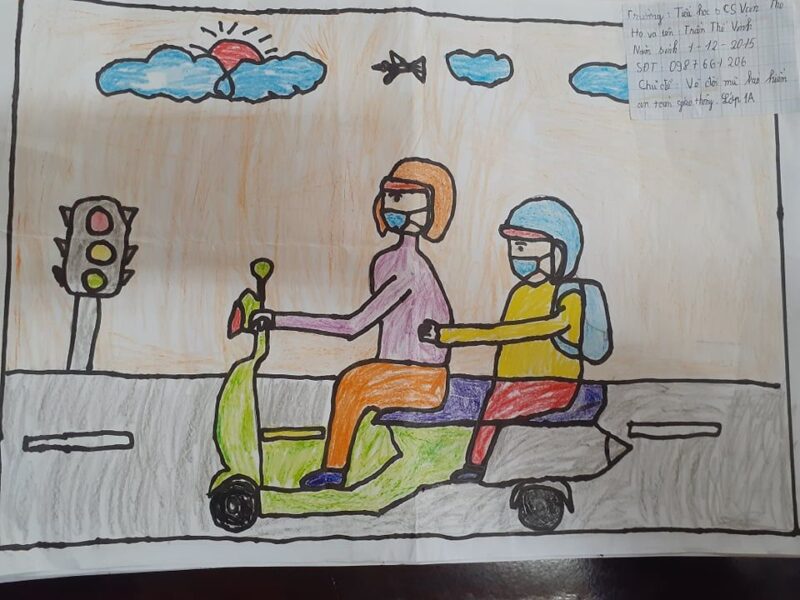 vẽ tranh đội mũ xinh bảo vệ chúng mình tham gia giao thông đúng cách