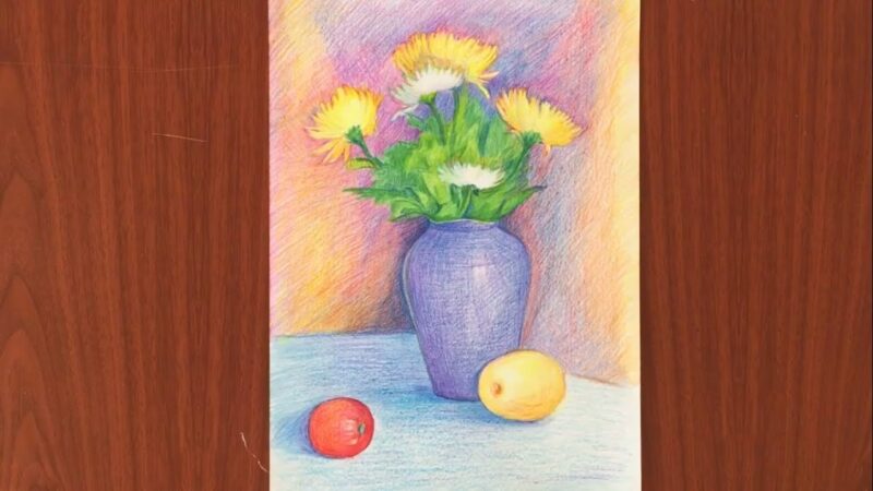Nếu bạn muốn vẽ một bức tranh tĩnh vật đơn giản nhưng vẫn rất đẹp, đừng bỏ qua hình ảnh về lọ hoa và quả. Với những đường nét dễ vẽ và màu sắc tươi sáng, đó là chủ đề hoàn hảo cho bất kỳ nghệ sĩ nào.