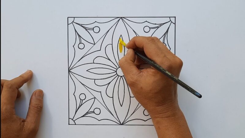 Vẽ tranh trang trí hình vuông tô vàng