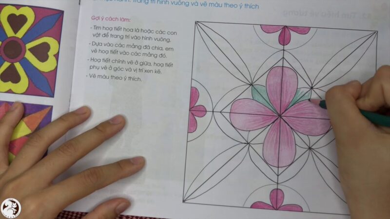 Vẽ tranh trang trí hình vuông trong sách mỹ thuật