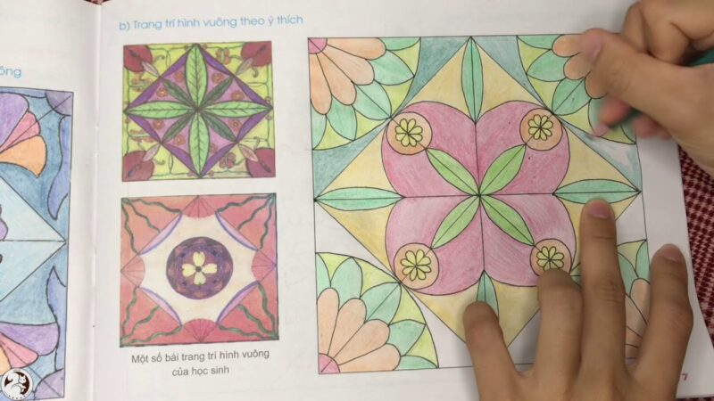 Vẽ tranh trang trí hình vuông xanh hồng
