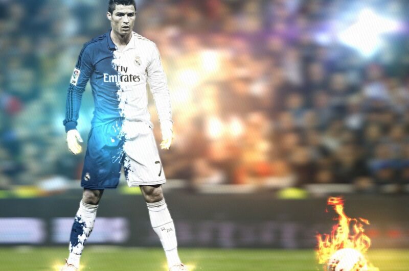 ảnh nền ronaldo mặc áo hai màu xanh trắng và quả bóng lửa
