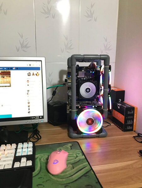 Hình dàn PC khủng trong góc làm việc