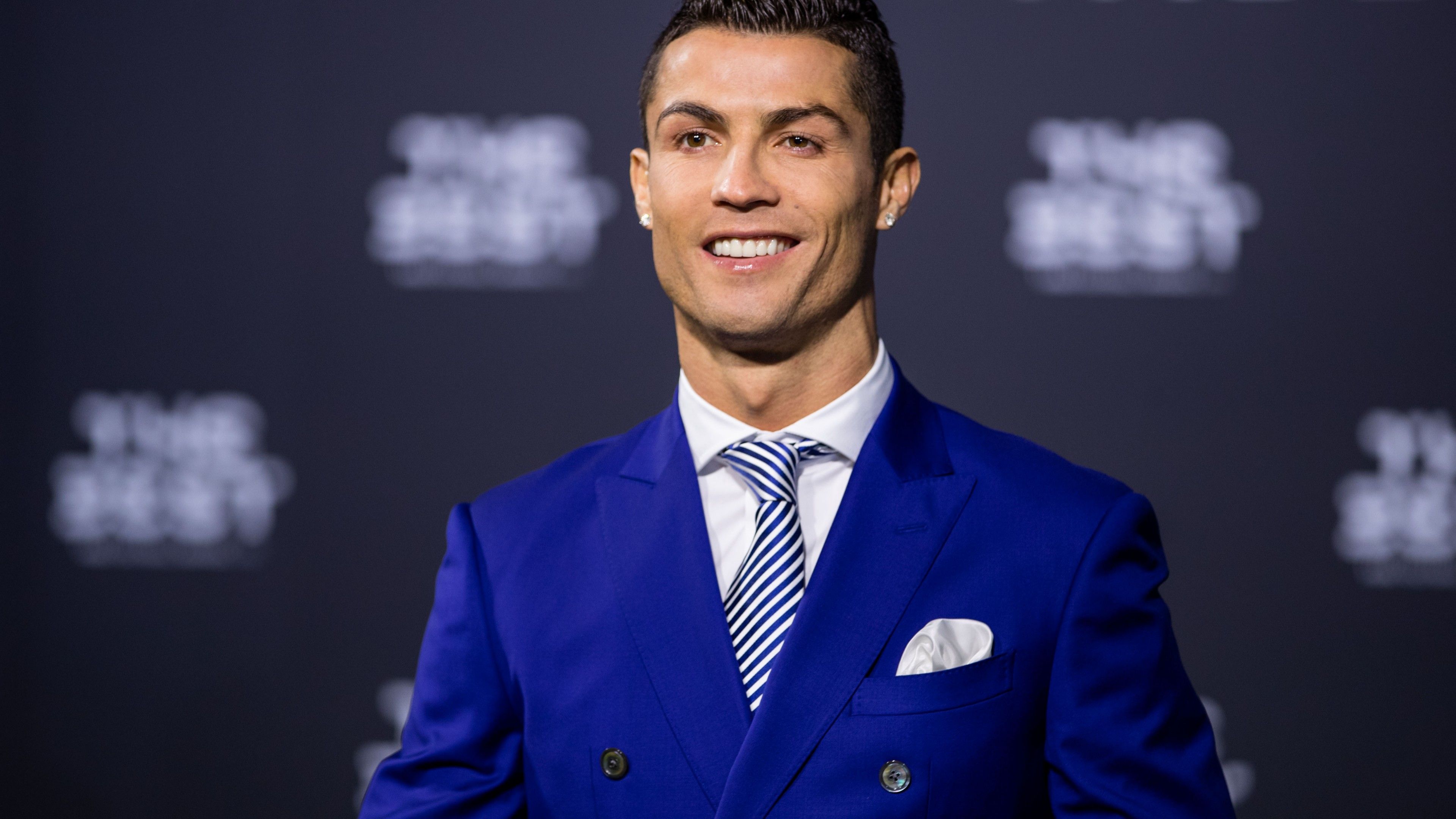 Gu mặc biến hóa của cầu thủ Cristiano Ronaldo  VnExpress Giải trí