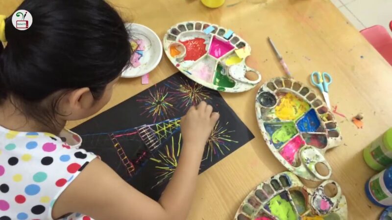 Tranh vẽ đề tài đêm giao thừa pháo hoa của bé