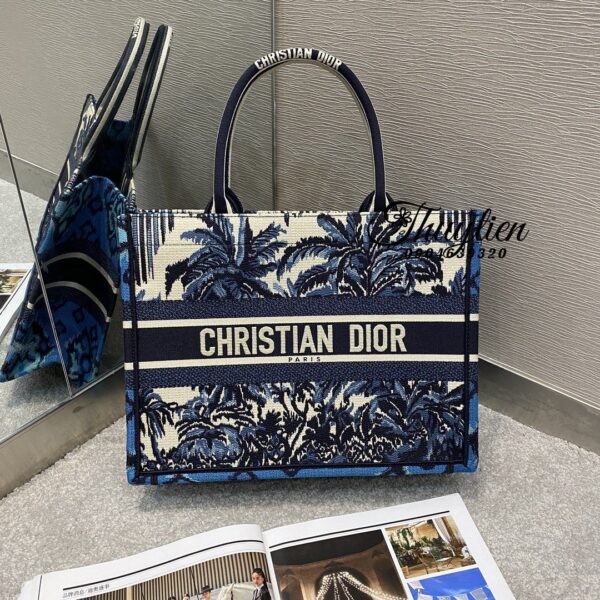 Túi Christian Dior Book Tote màu xanh trắng