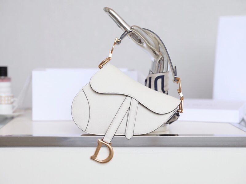 Túi yên ngựa Dior màu trắng