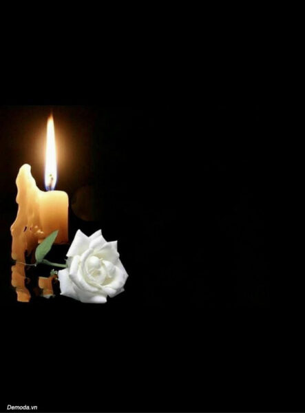 Ảnh buồn đám tang hoa và nến nền đen