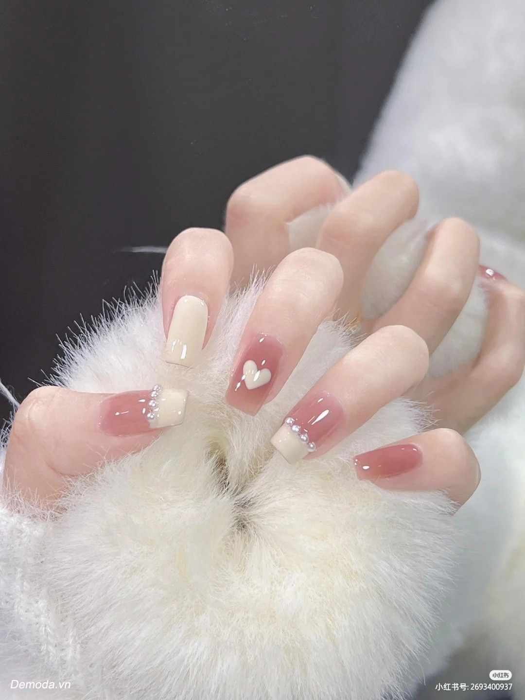 Chọn lựa dòng sưu tập Mẫu nail cho cô dâu màu trắng để thắp sáng sự kiêu sa  của bạn