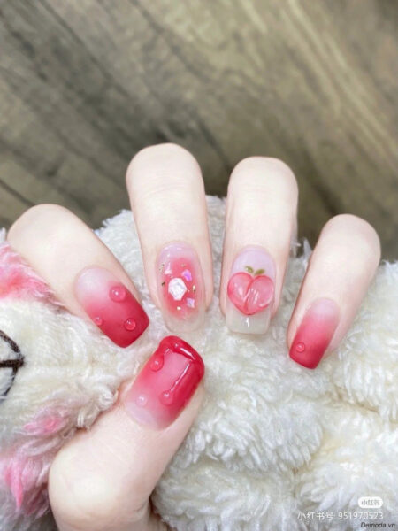 Mẫu nail mùa hè dễ thương với màu hồng đào