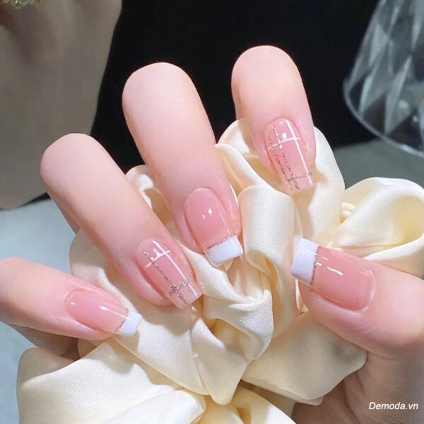 Mẫu nail màu hồng nhạt