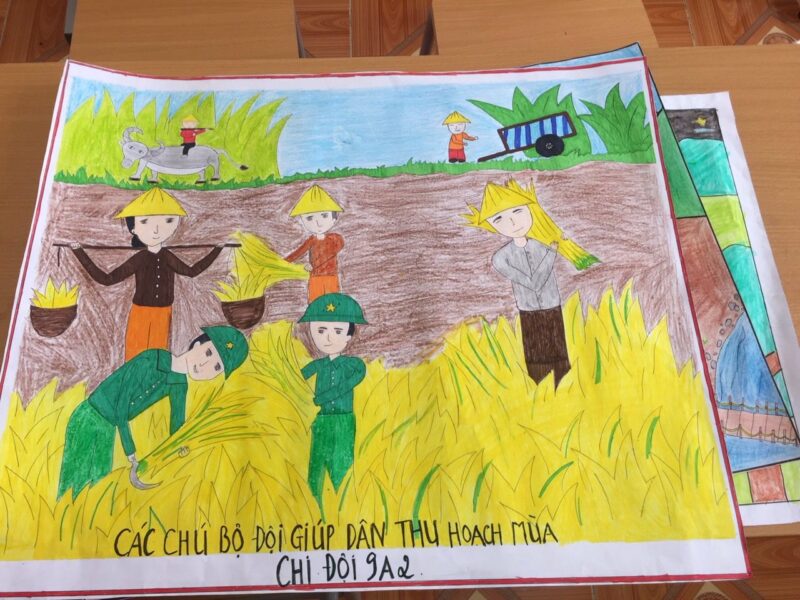 tranh vẽ vẽ em yêu tổ quốc bộ đội giúp dân gặt lúa