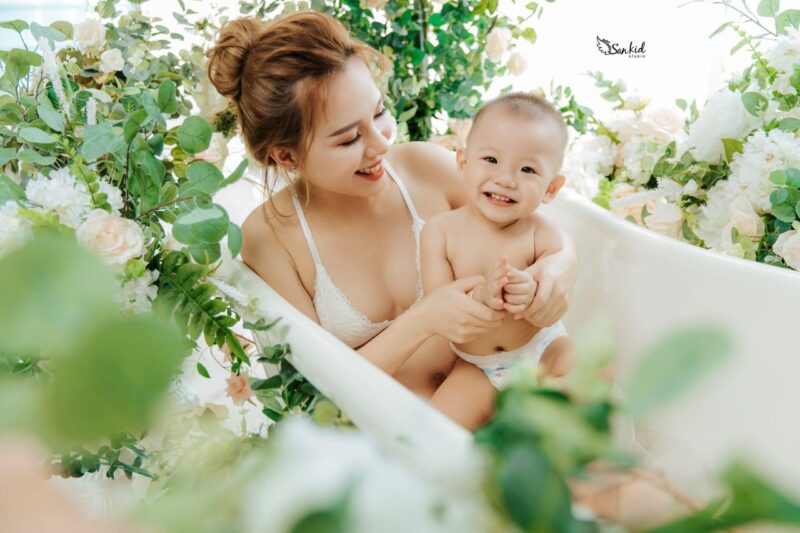 Hình ảnh mẹ cười cùng con