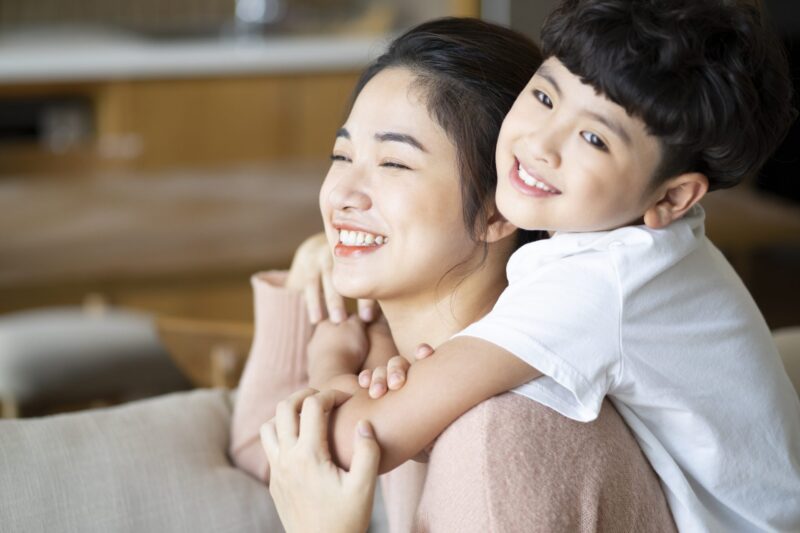 Hình ảnh mẹ và con trai