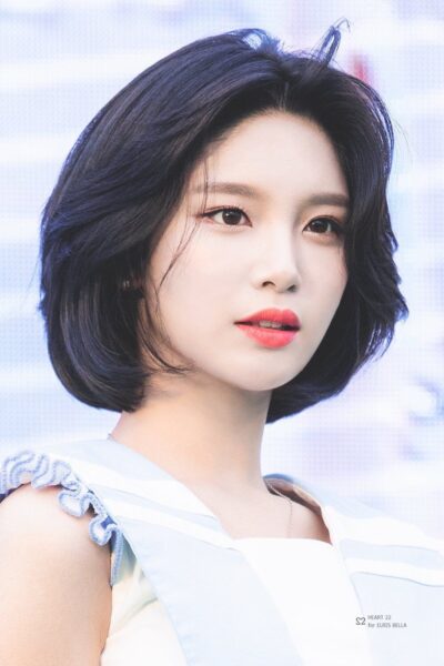 Kiểu tóc uốn layer nữ cá tính