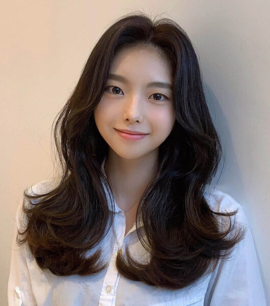 Kiểu tóc uốn layer nữ cụp