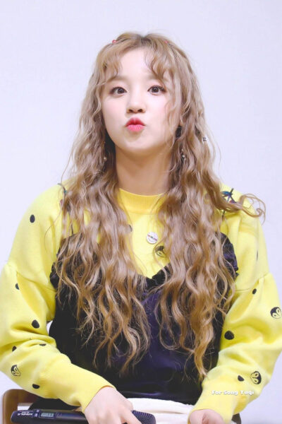 Kiểu tóc uốn layer xoăn