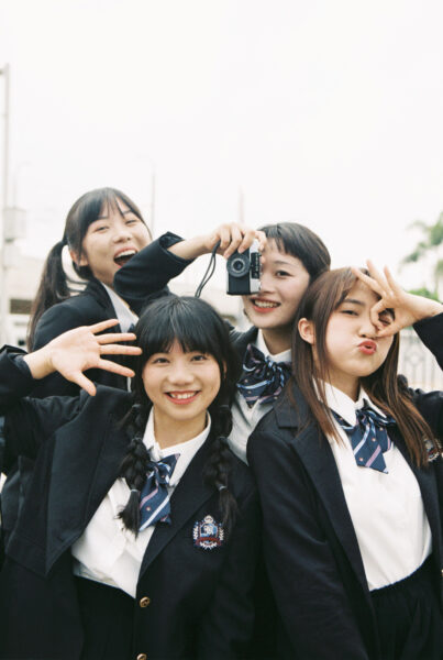 Ảnh nhóm bạn thân 4 người 4 sắc thái khác nhau